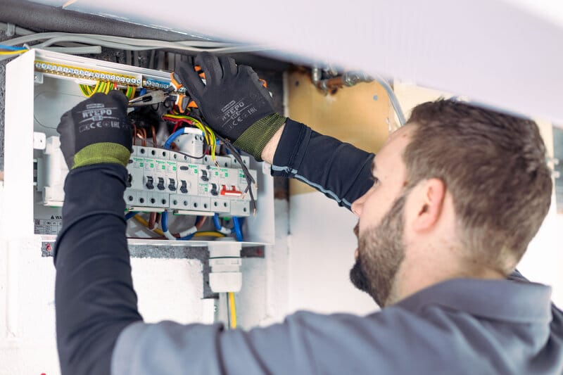 Are you keeping pace with new technology? | Schneider Electric