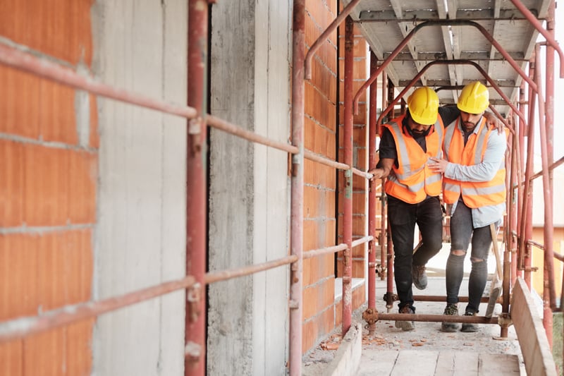 Two in five UK tradespeople suffer from work-related pain every week | Jacuzzi